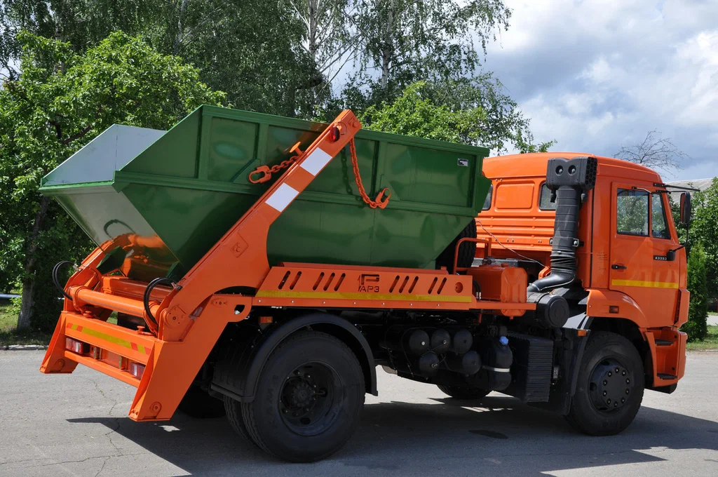 Заказ бункеровоза для вывоза мусора и отходов в Туле в октябре
