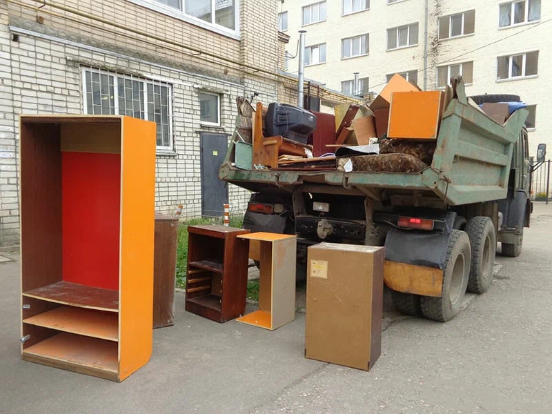 Вывоз шкафа в Туле от ПроМусор-Тул — недорого, демонтаж, утилизация, вывоз из квартиры от 864 руб