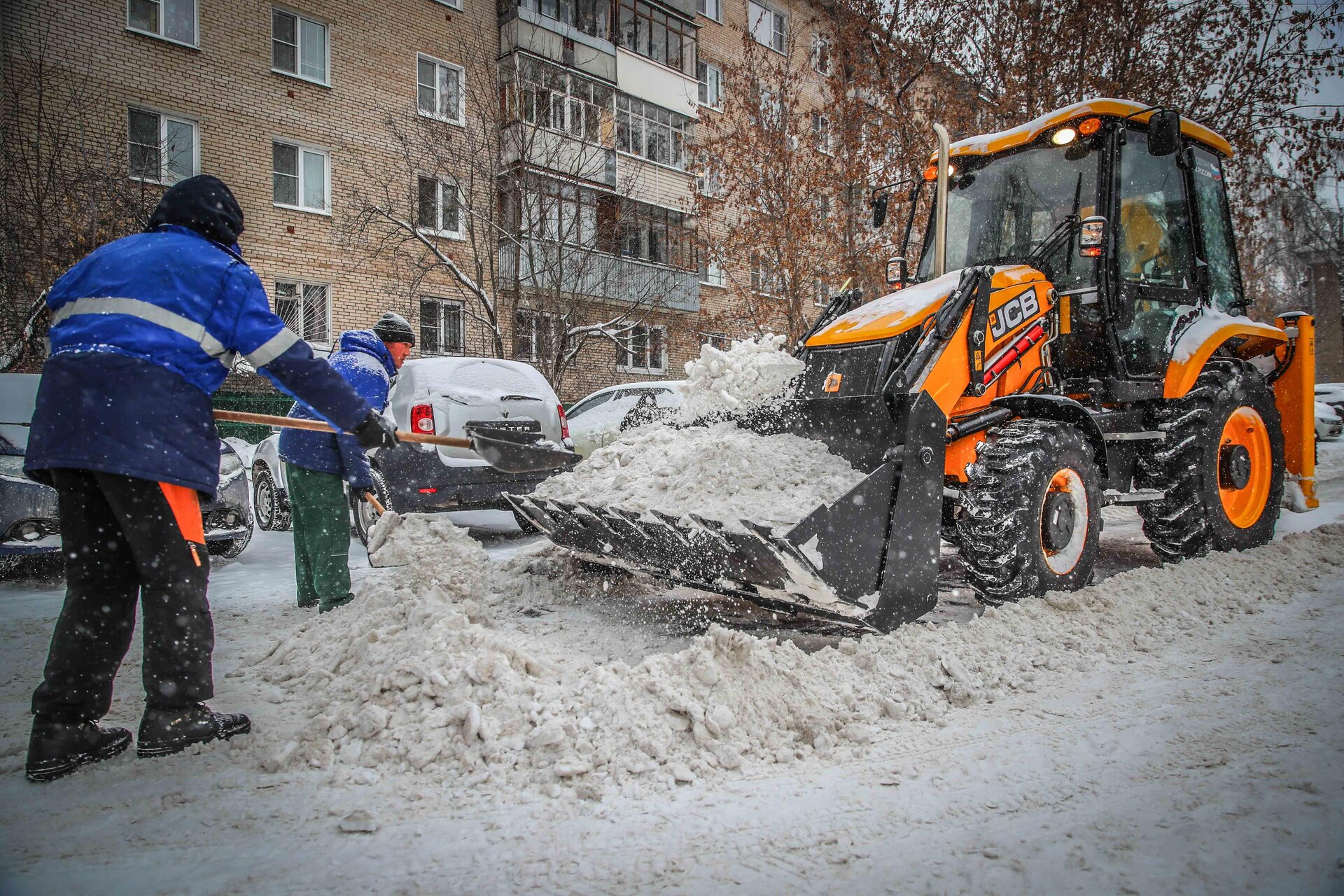 Очистка дворов от снега и наледи в Туле — уборка снега, трактор и ручная, цены от 508 руб. | ПроМусор-Тул